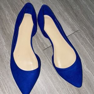 Blue pointed flats